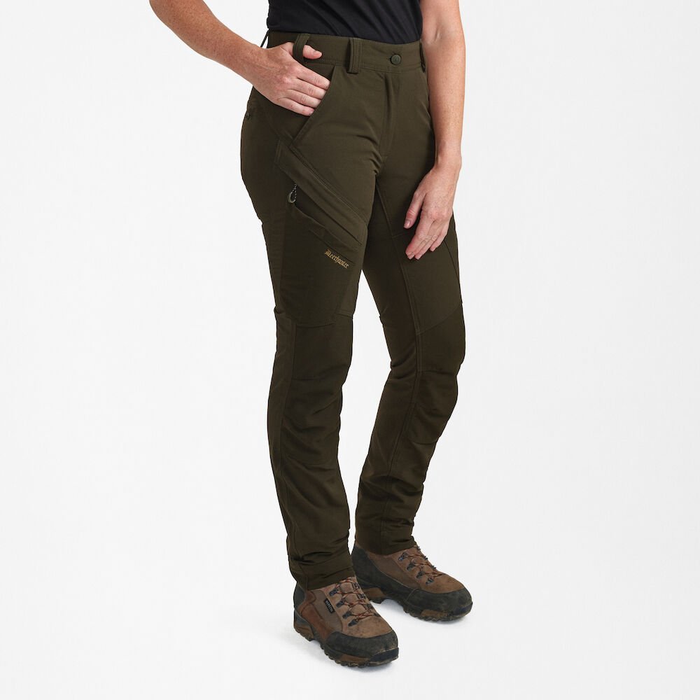Echipament vânătoare Deerhunter Pantaloni Vânătoare Damă Lady Northward în culoarea Bark Green (378) - îmbrăcăminte premium pentru activități outdoor pe marksmen.ro