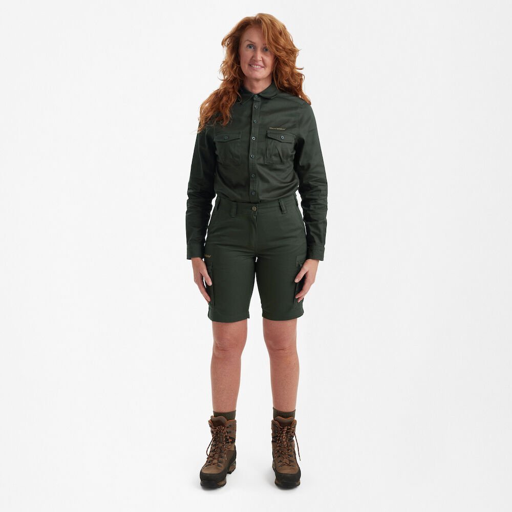 Detaliu echipament vânătoare Deerhunter Pantaloni Scurți Vânătoare Damă Lady Atlas în culoarea Timber (393) - detalii premium îmbrăcăminte outdoor pe marksmen.ro