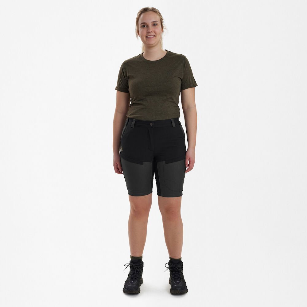 Detaliu echipament vânătoare Deerhunter Pantaloni Scurți Damă Lady Ann în culoarea Black Ink (985) - detalii premium îmbrăcăminte outdoor pe marksmen.ro