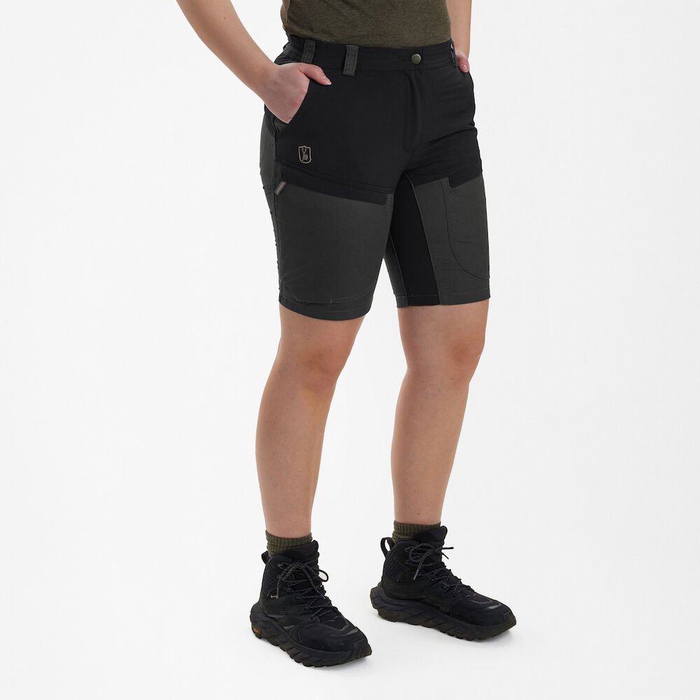 Echipament vânătoare Deerhunter Pantaloni Scurți Damă Lady Ann în culoarea Black Ink (985) - îmbrăcăminte premium pentru activități outdoor pe marksmen.ro