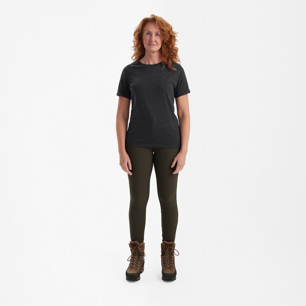 Detaliu echipament vânătoare Deerhunter Set Tricouri Damă Basic (2 buc) în culoarea Brown Leaf Melange (572) - detalii premium îmbrăcăminte outdoor pe marksmen.ro