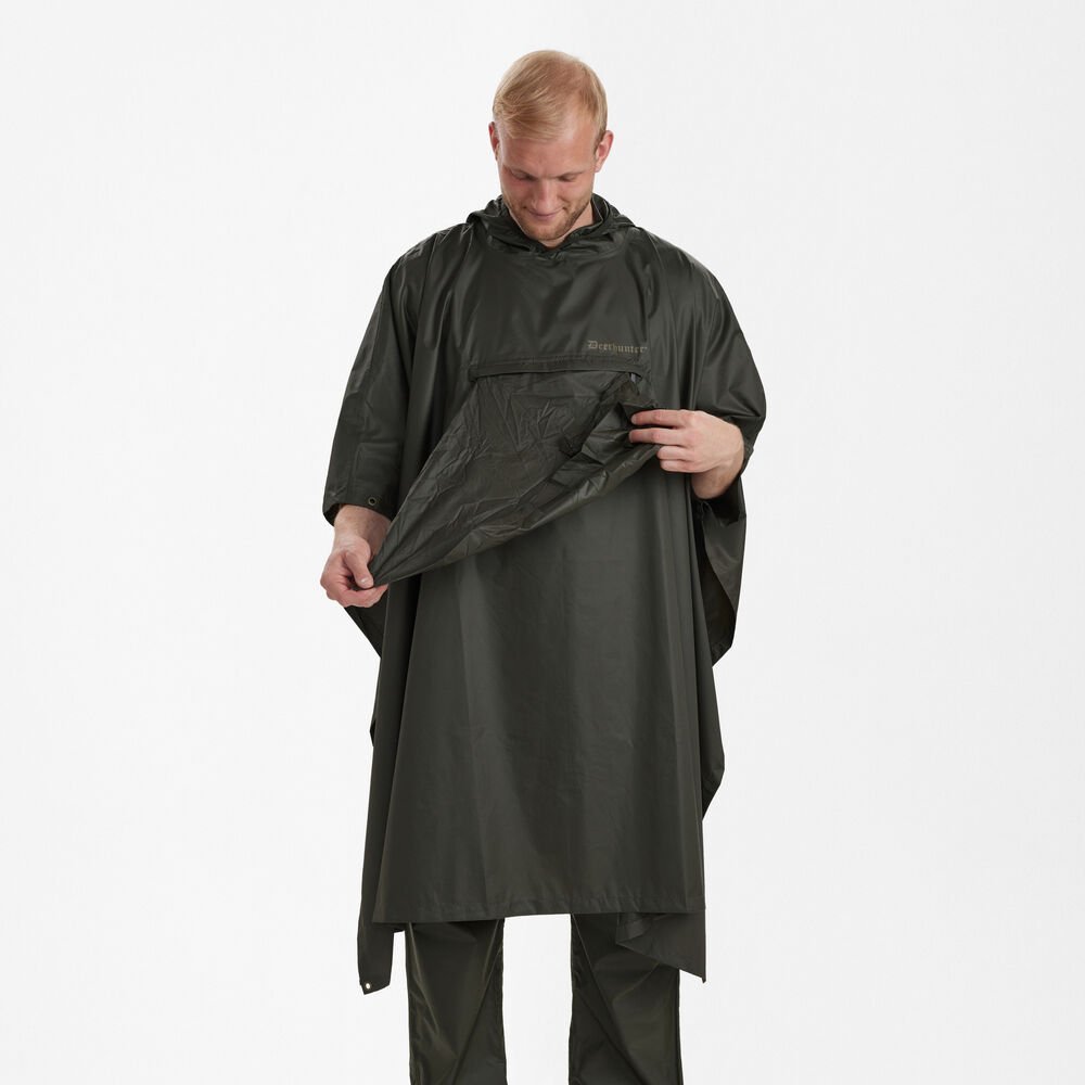 Echipament vânătoare Deerhunter Pelerină Ploaie tip Poncho Survivor în culoarea Timber (393) - îmbrăcăminte premium pentru activități outdoor pe marksmen.ro